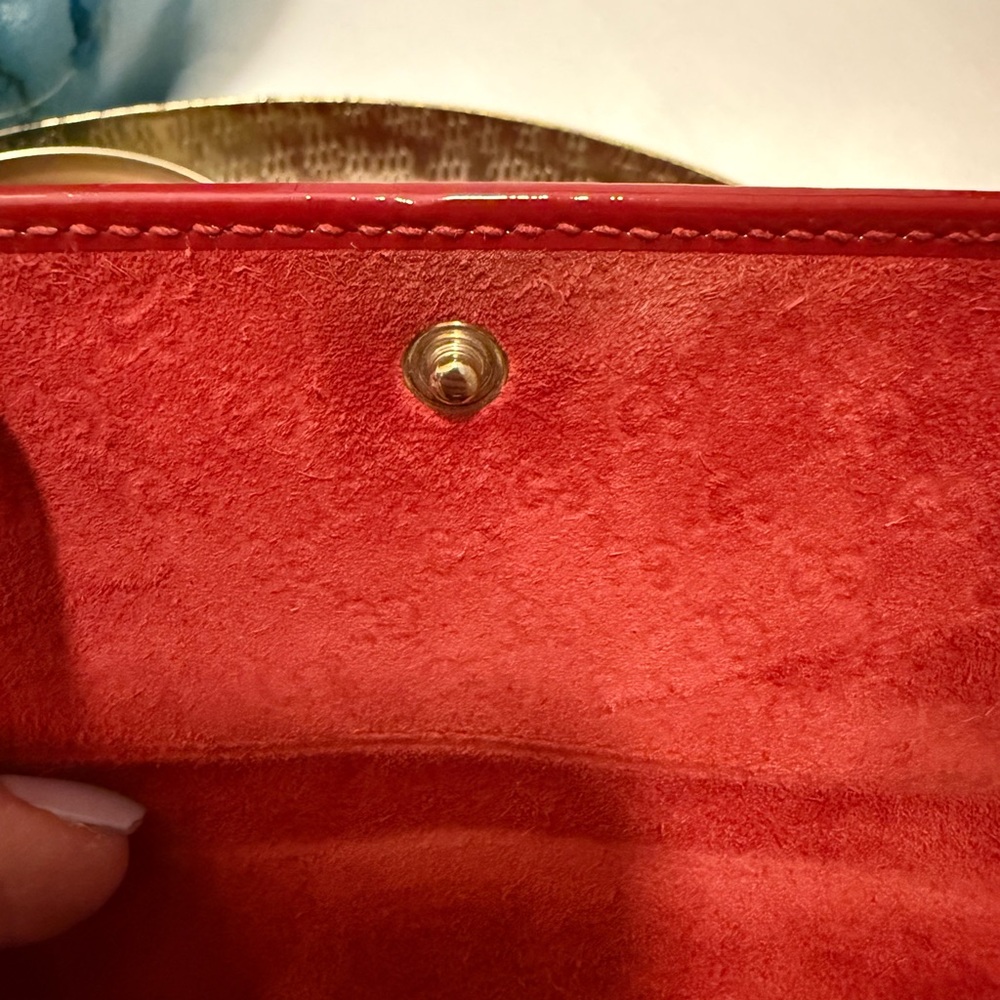 Gucci Red Clutch with Glossy Finish and Fold-Over Design - Picture 11 of 15